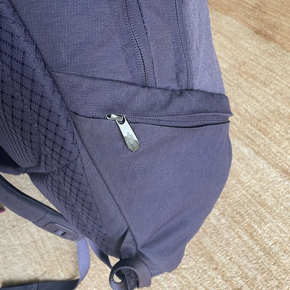 The North Face Isabella 3.0 20L Purple Backpack - Picture 7 of 12